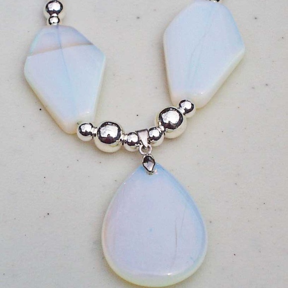 SEA OPAL GLASS CONTEMPORARY DESIGN NECKLACE, 20 INCHES LONG, LT BLUE WITH COLOUR - Picture 1 of 2